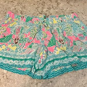 Lilly Pulitzer Katia shorts, freshly dry cleaned, Large, EUC